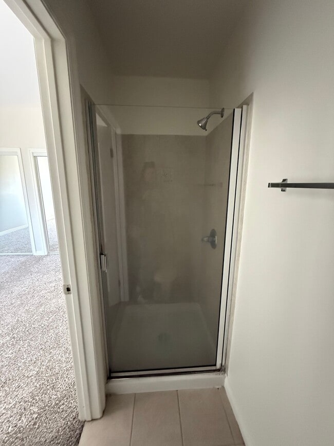 Building Photo - Very large 2 + 2 1/2 townhouse in Northridge