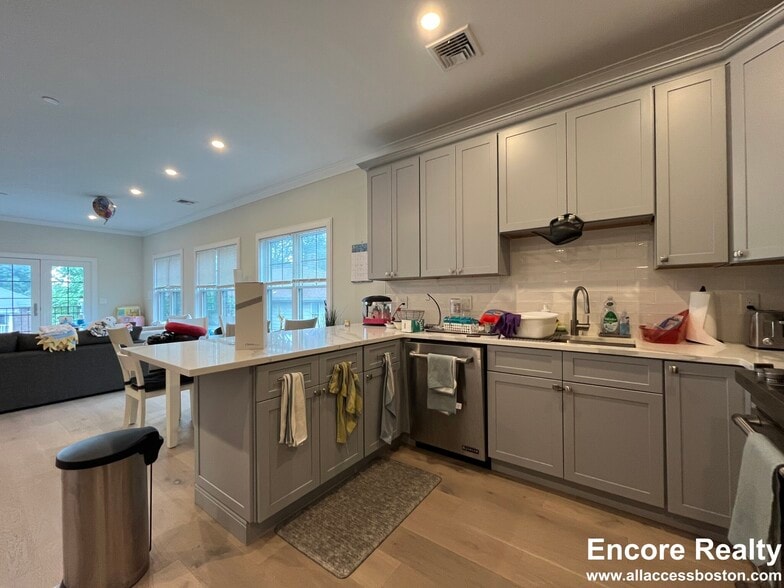 Building Photo - 32 Cummins Hwy