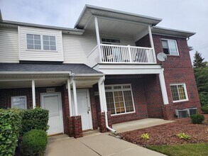 Building Photo - Spacious 2-Bedroom Townhouse with 2 Full Baths, Fireplace & Garage