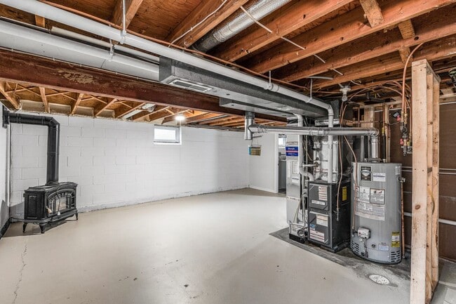 Building Photo - Freshly remodeled 4 Bed Rambler AV/Rosemou...