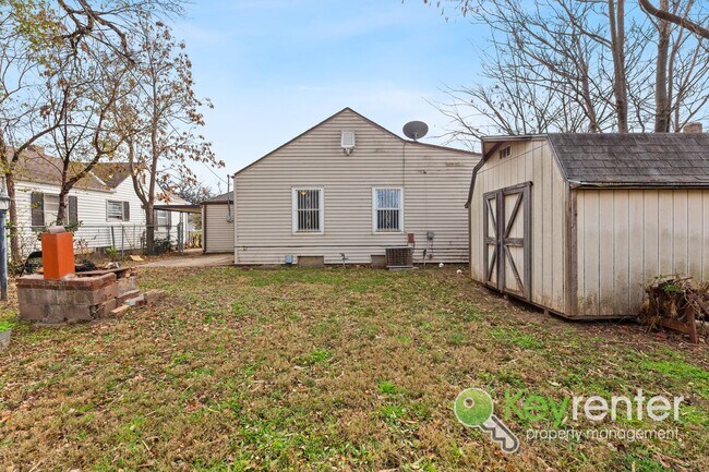 Building Photo - Clean and cute 3 bedroom house near shopping, restaurants, and easy highway access!