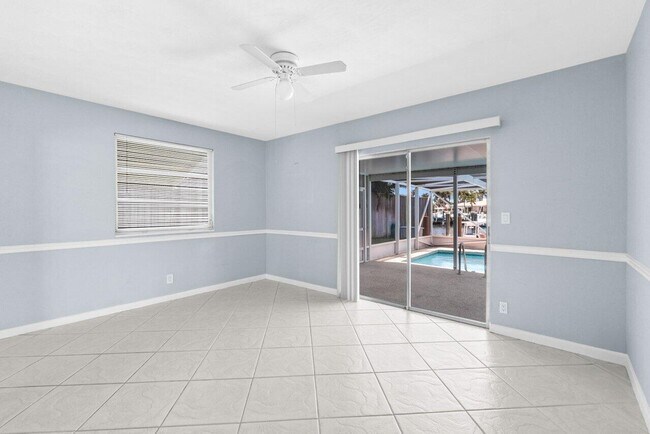 Building Photo - 718 Shore Dr