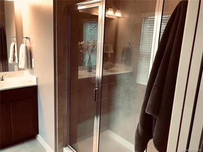 Building Photo - Rooms for rent in Belmont