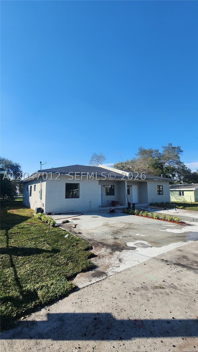 Building Photo - 8048 NW 14th Ct