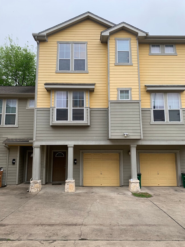 Building Photo - 710 Franklin Blvd