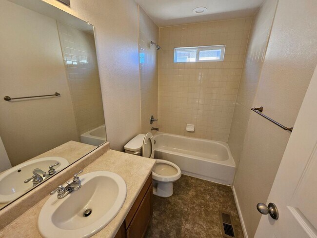 Building Photo - Beautiful 4 bedroom home available in Peyton!