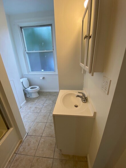 Building Photo - 370 S Negley Ave