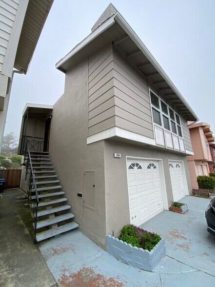 Main entrance - 258 Canterbury Ave