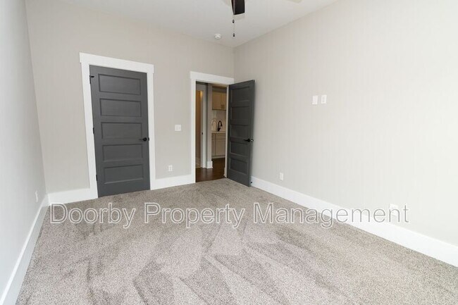Building Photo - 2760 Ridge Park Dr