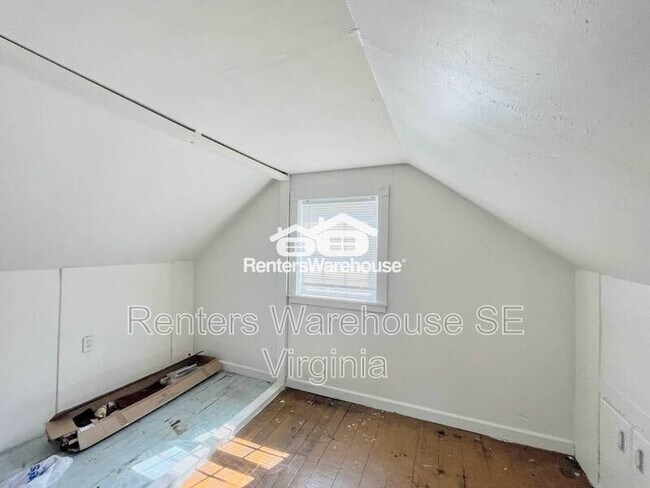 Building Photo - 12 Colin Dr S