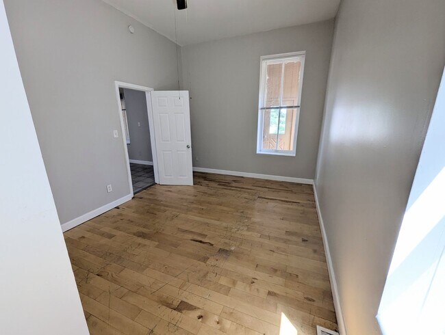 Building Photo - 2600 S Compton Ave