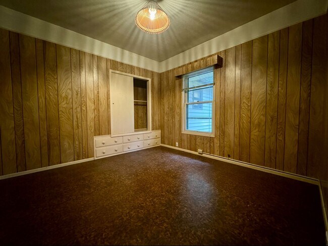 Building Photo - Vintage Living In Montavilla~ Front Porch~ Unfinished Basement~ Large Fully Fenced Yard