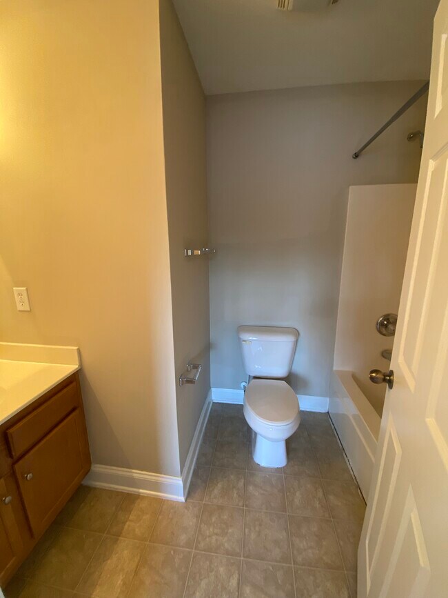 Full bath off of the secondary bathroom. - 137 High Ridge Rd