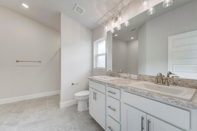 Building Photo - 5327 Vespera St