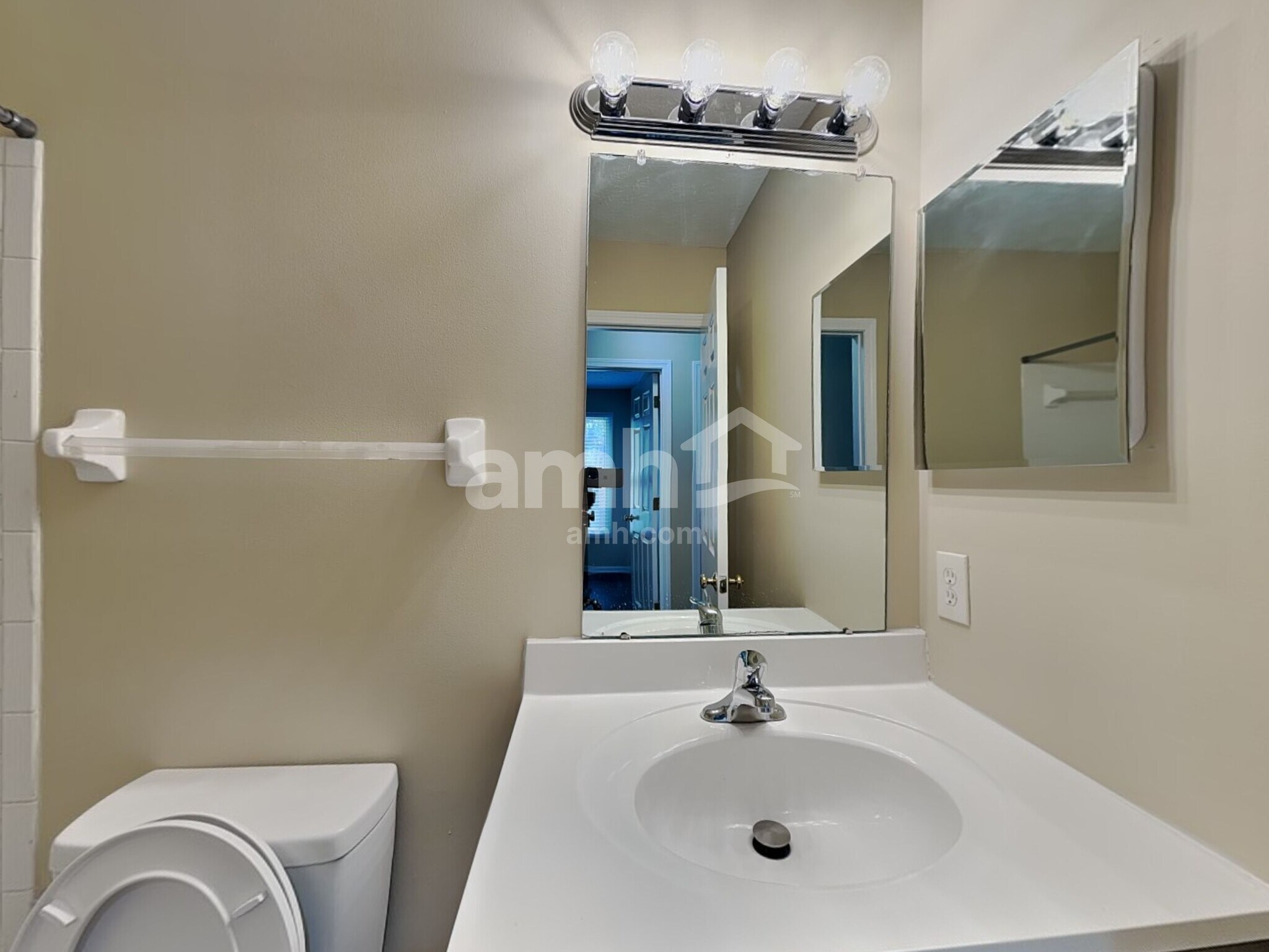 Building Photo - 2855 Southfield Village Dr