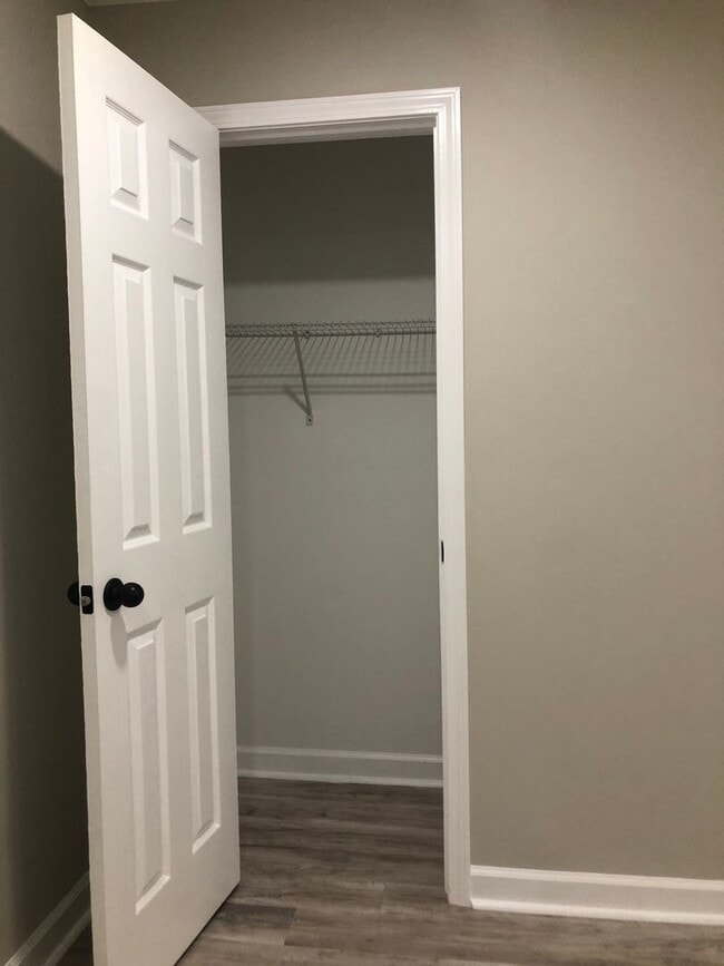 Building Photo - MOVE-IN READY!