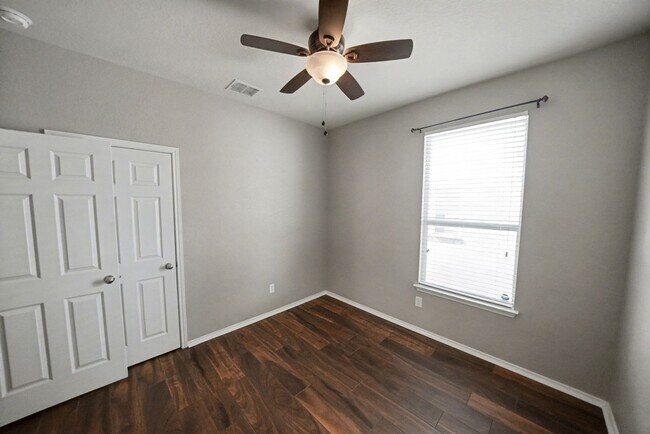 Building Photo - Beautiful Home in the Highly Desirable Ala...