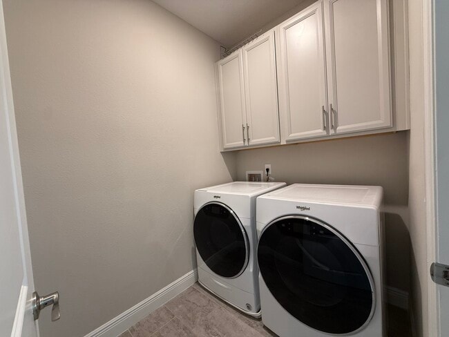 Building Photo - 1943 Standing Rock Cir