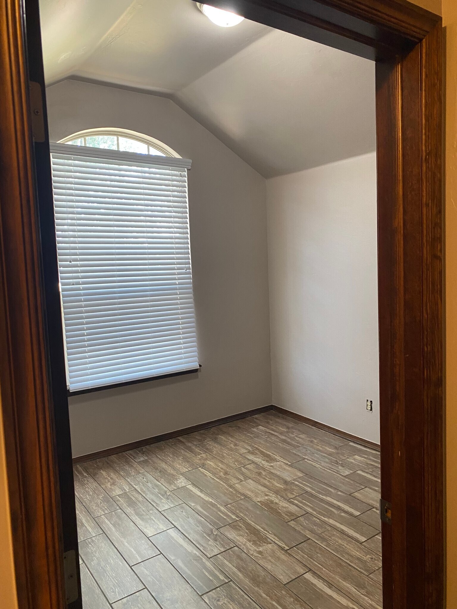 Building Photo - 113 N Shannon Way