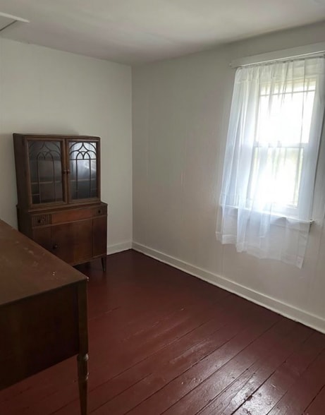 Building Photo - 738 E York Ave