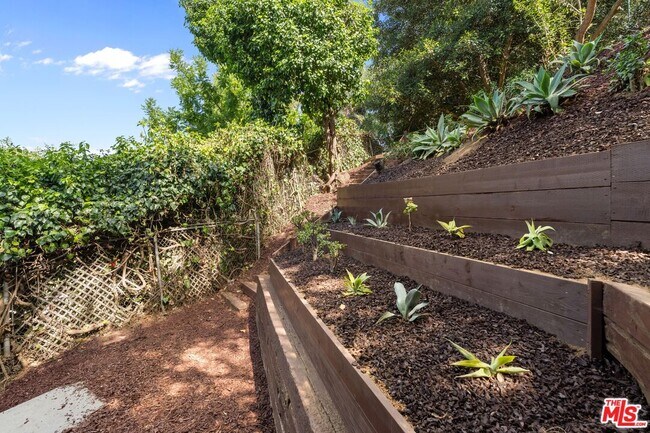 Building Photo - 8506 Oak Ct