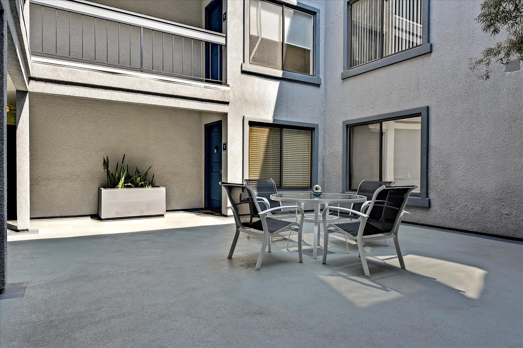 Building Photo - 1940 N Highland Ave