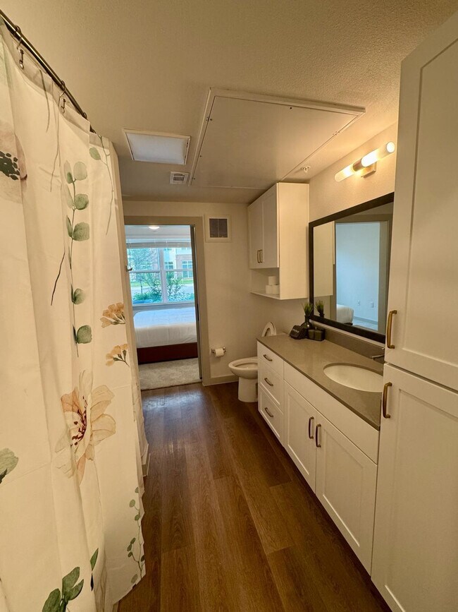 Building Photo - 1301 Leah Ave