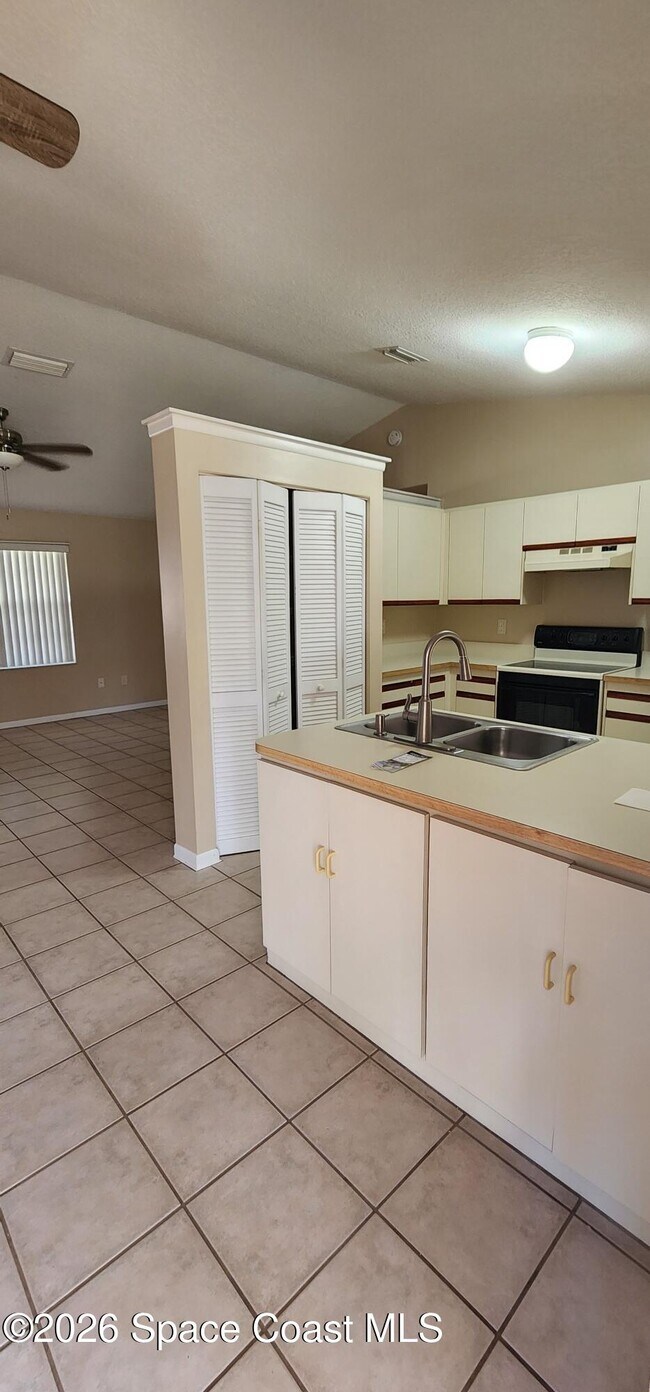 Building Photo - 6470 Stillwater Ave