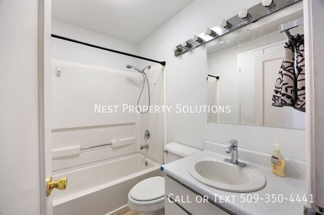 Building Photo - 634 S Ironwood Dr