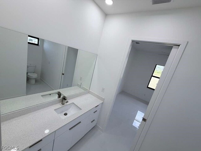 Building Photo - 477 Rayford St