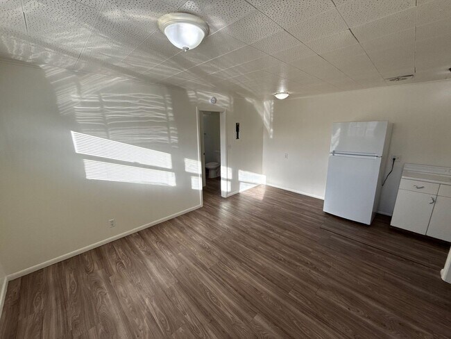 Building Photo - 635A Thompson Avenue Northeast