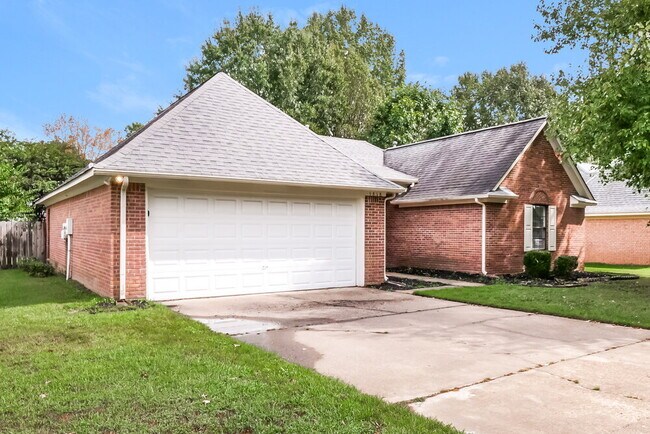 Building Photo - 5818 Southbend Ln