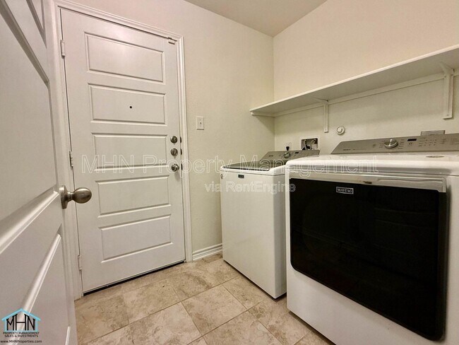 Building Photo - 1311 Swan Ct