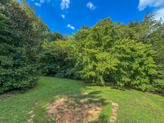 Building Photo - Gorgeous Single-Family Home! Large Deck, B...