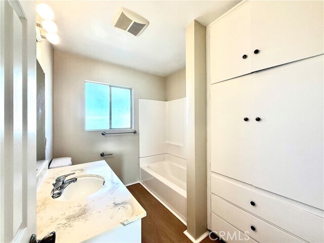 Building Photo - 1100 Val Monte Dr