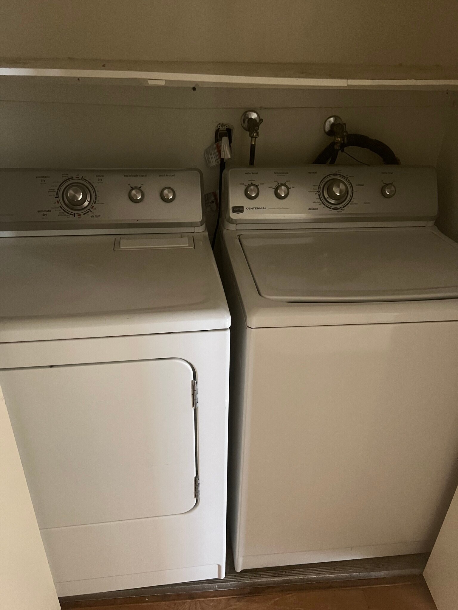 Washer/Dryer - 15070 Victory Blvd