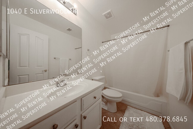 Building Photo - 1040 E Silverwood Dr