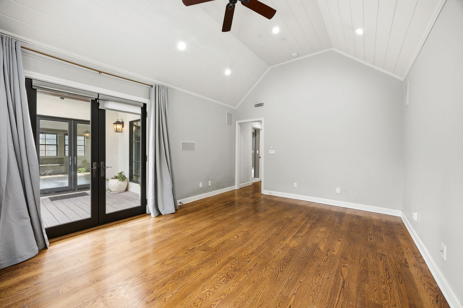 Building Photo - Beautiful Two-Story Burbank Home with Pool, Hardwood Floors & Guest House