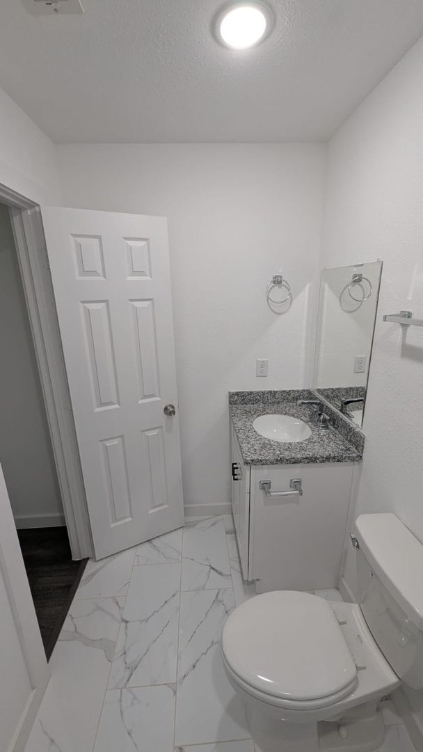 Building Photo - ? Modern 3-Bedroom Duplex with Open Layout ?