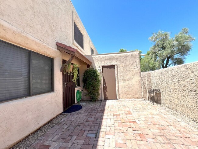 Building Photo - UPDATED 2 story townhome FOR RENT  **SAVE ...