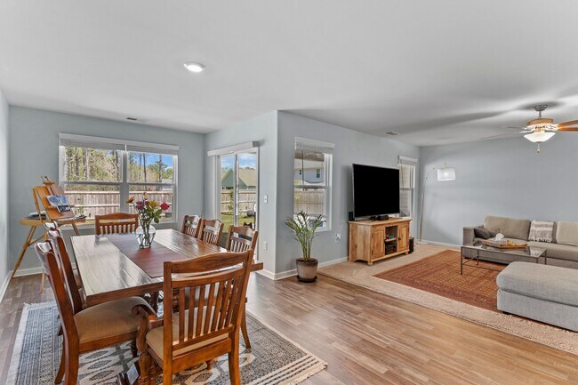 Building Photo - 680 Aurora Pl