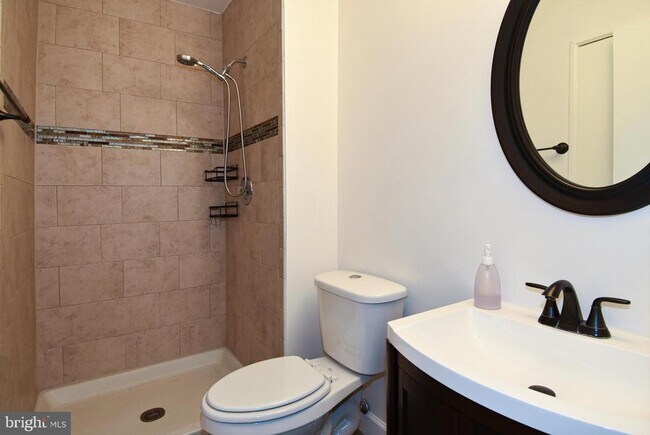 Building Photo - 2304 Hunters Square Ct