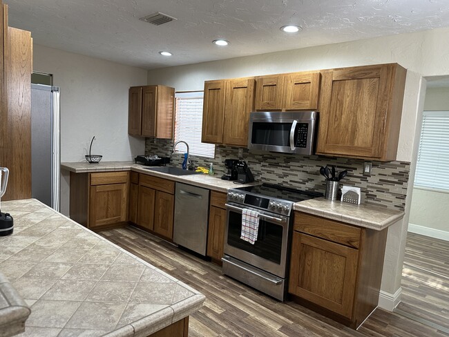 Building Photo - 2628 Grand Cayman St