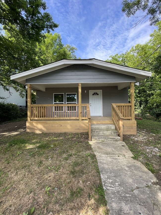 Primary Photo - 2110 Allin St