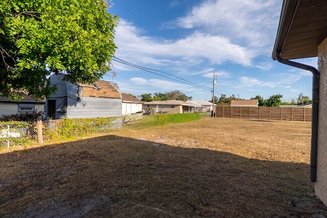 Building Photo - MOVE IN WITH ZERO DEPOSIT - UPDATED 3 BEDROOM HOME IN VENICE