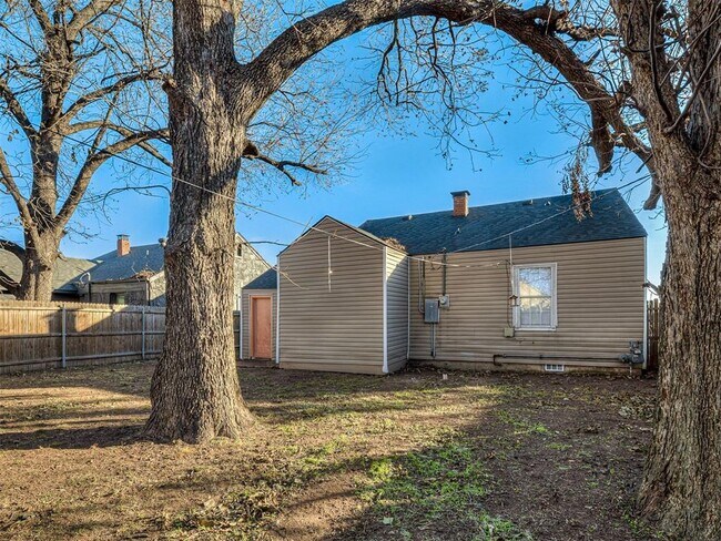 Building Photo - 1229 Meta Ave