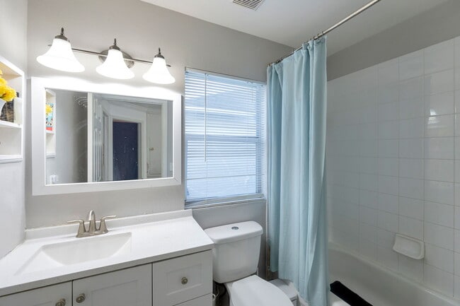 Building Photo - 12949 Fennway Ridge Dr