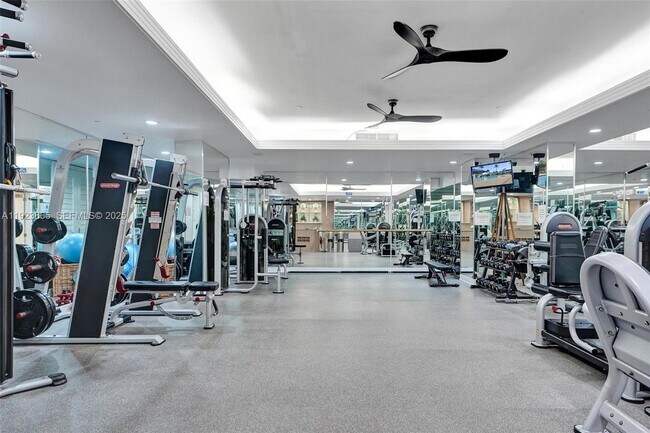 Building Photo - 10101 Collins Ave