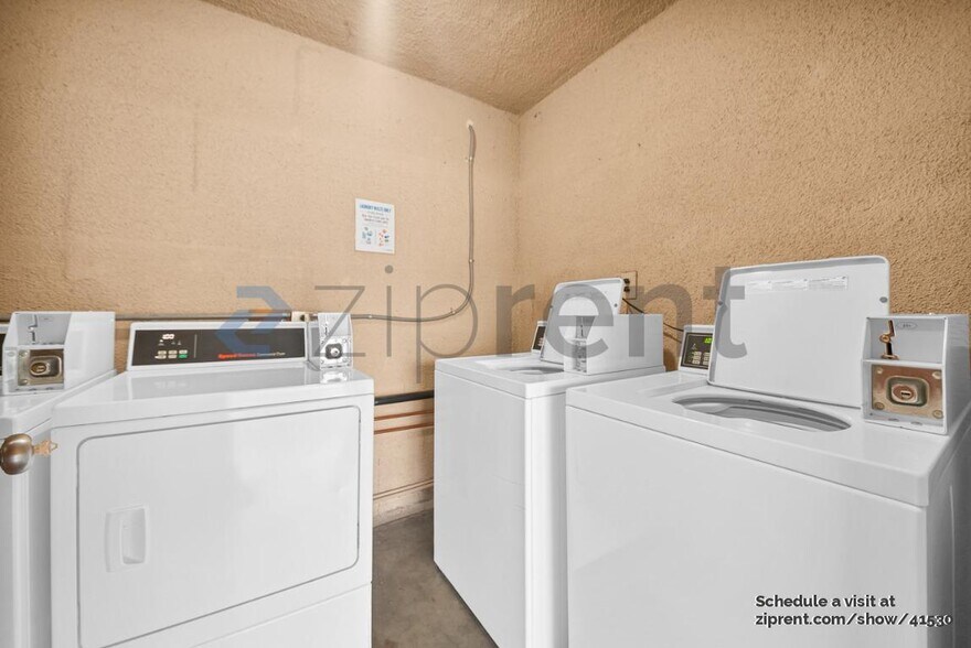 Building Photo - 837 S Sierra Vista Ave