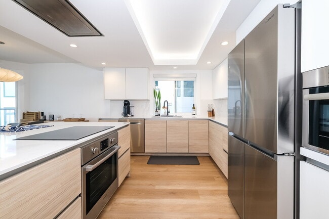 Building Photo - LUXURY WATER-VIEW CONDO FOR RENT- FULLY RENOVATED- WEST SEATTLE/ALKI